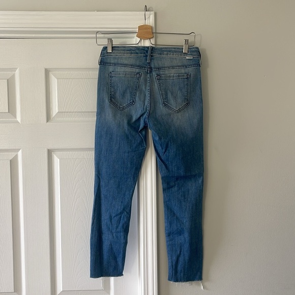 MOTHER Looker Ankle Fray Jeans in After All These Years - Picture 2 of 6